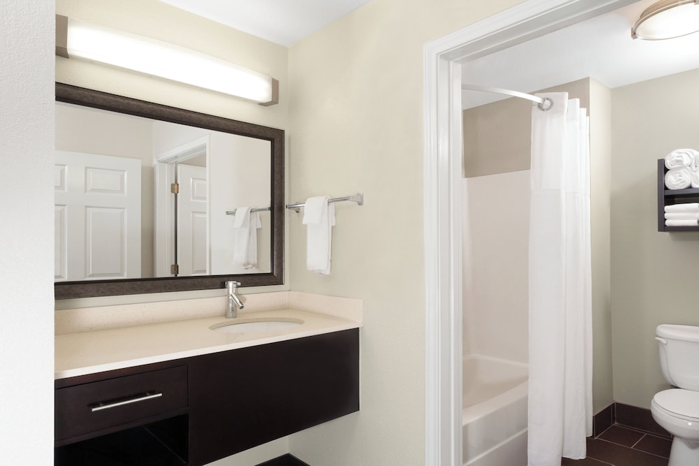 2 Bedrooms, Suite, King and Queen Bed, Kitchen