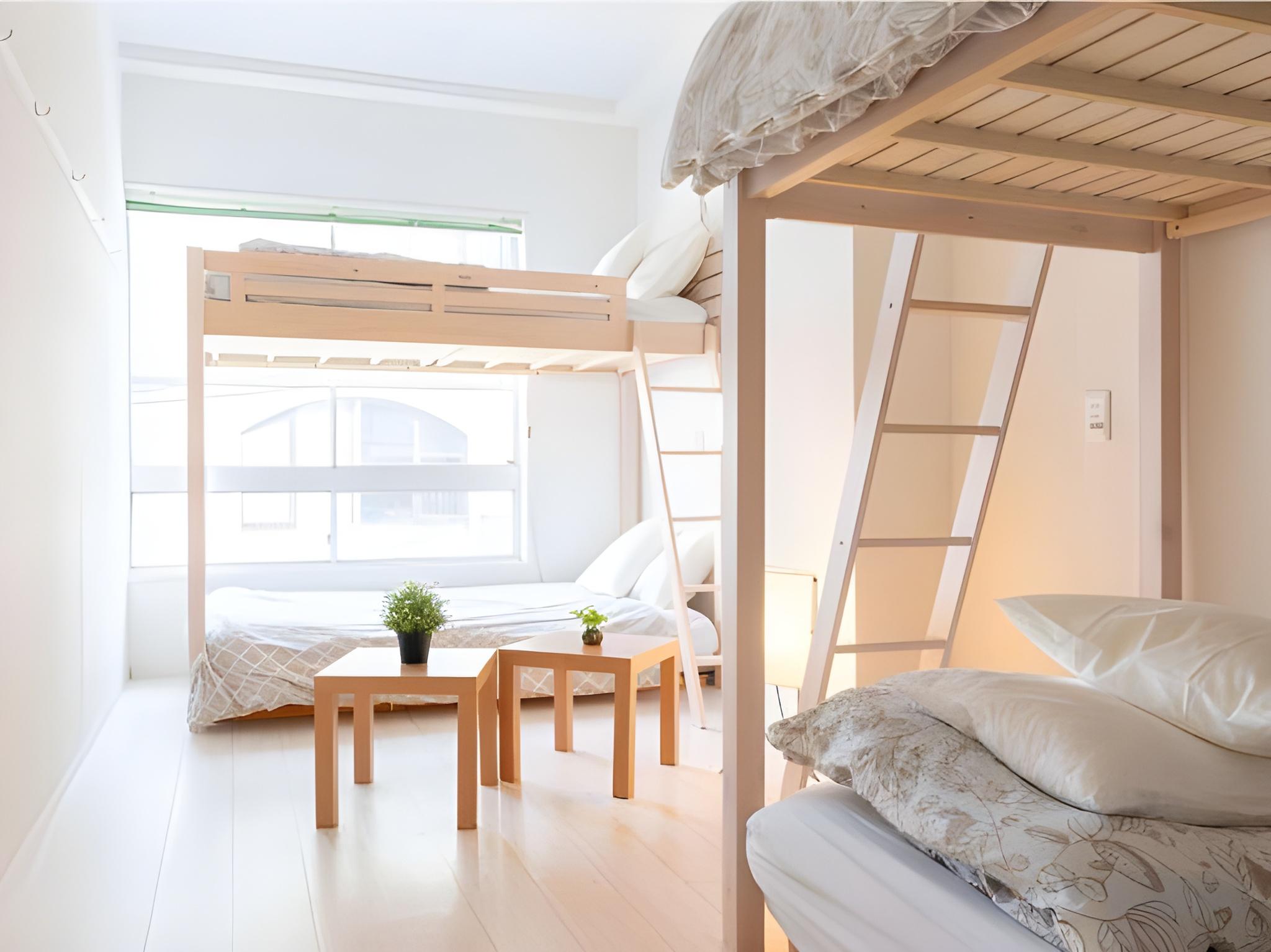Room, Quadruple