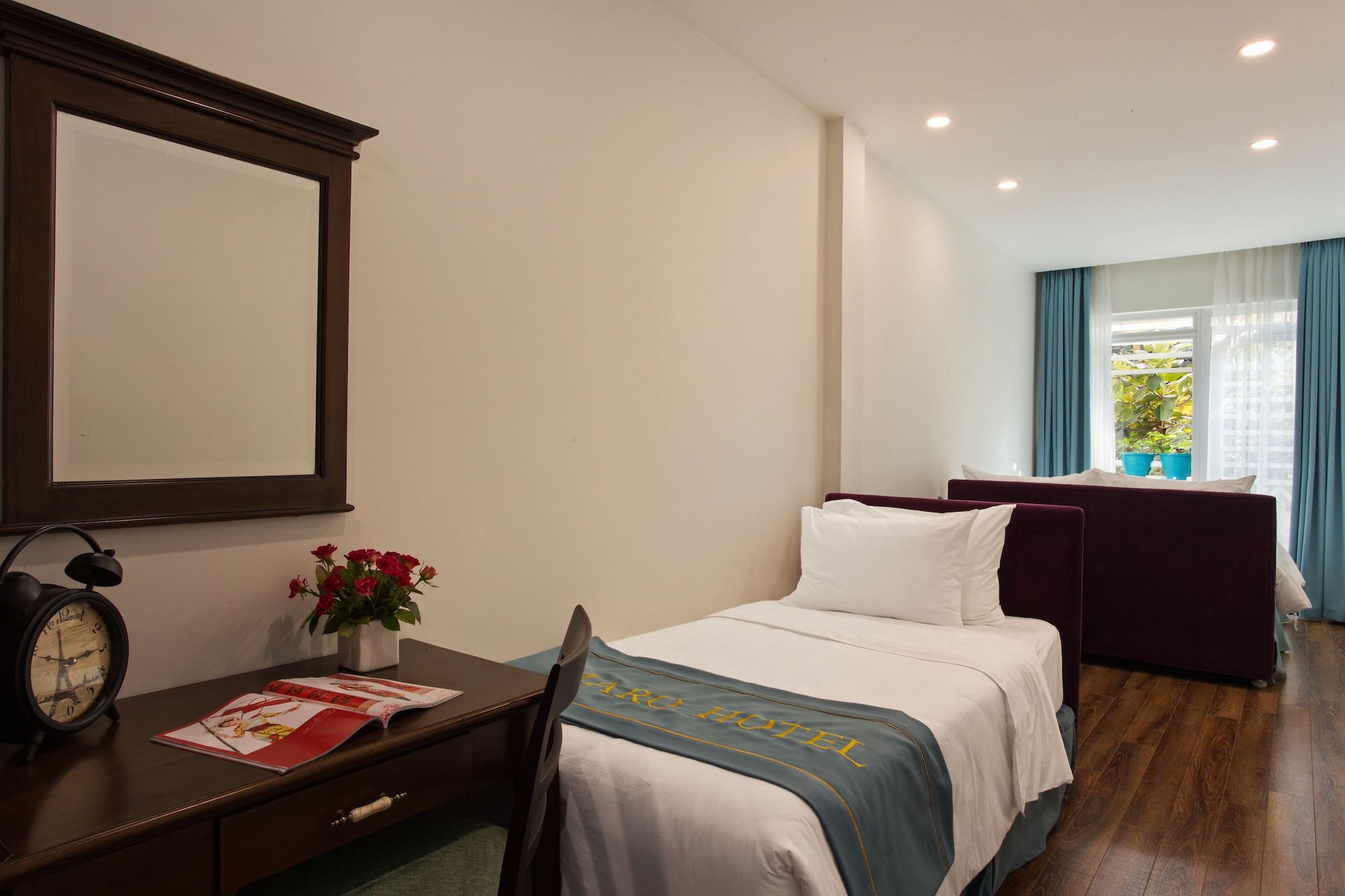 ROOM, TRIPLE, CITY VIEW