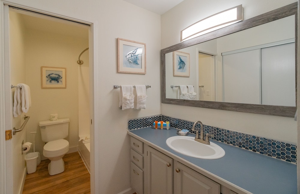 1 Bedroom, Condo, Suite, King Bed, Bay View, Sofa، The Embarcadero Resort Hotel & Marina 4/4