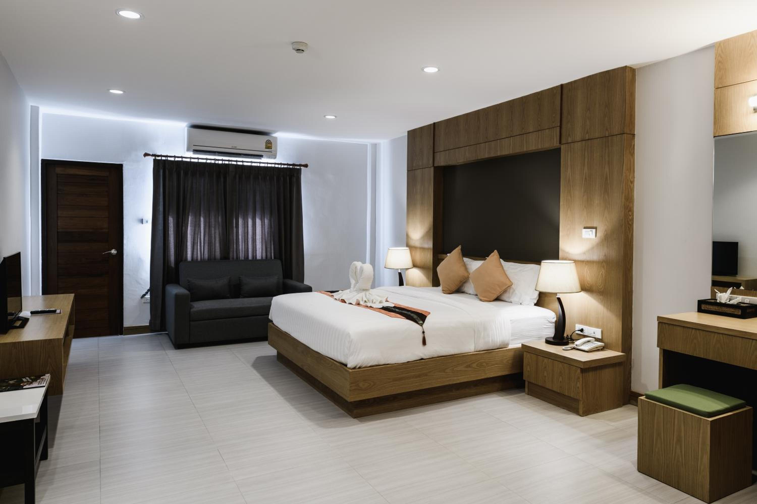Grand, Deluxe, King Bed