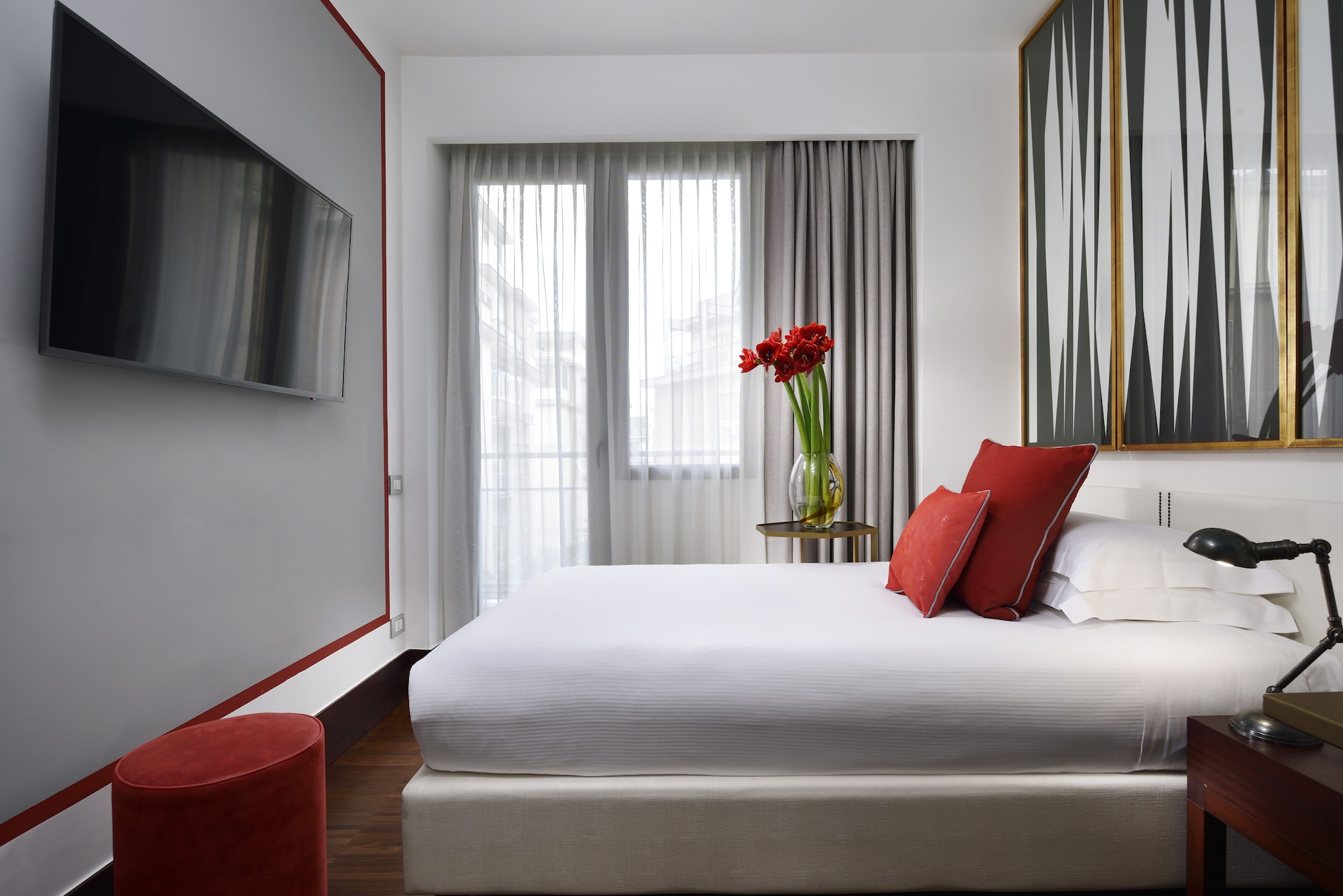 ROOM, SINGLE