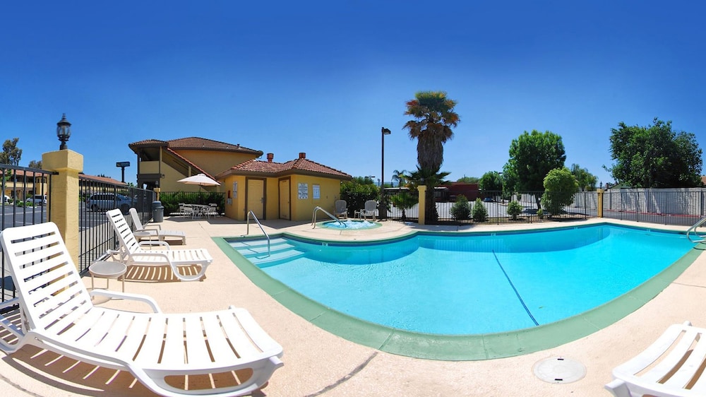 Quality Inn & Suites Gilroy CA 4/47