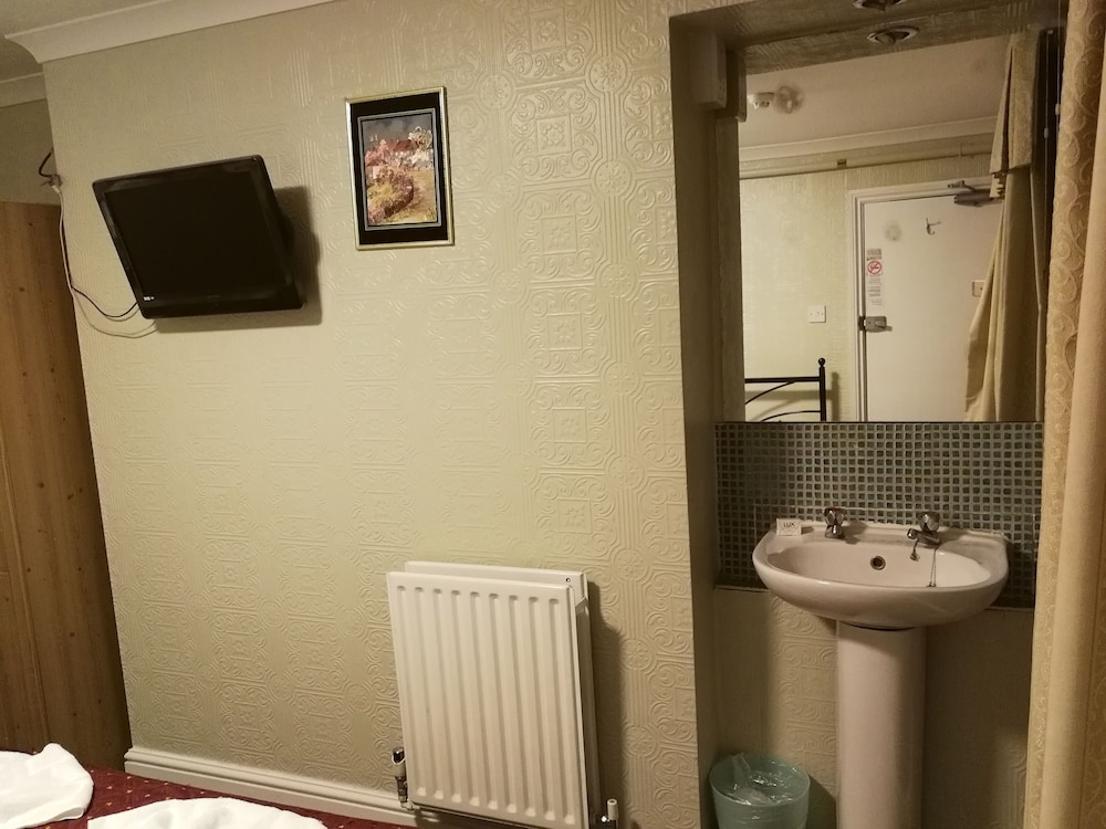 Central Hotel 50/73