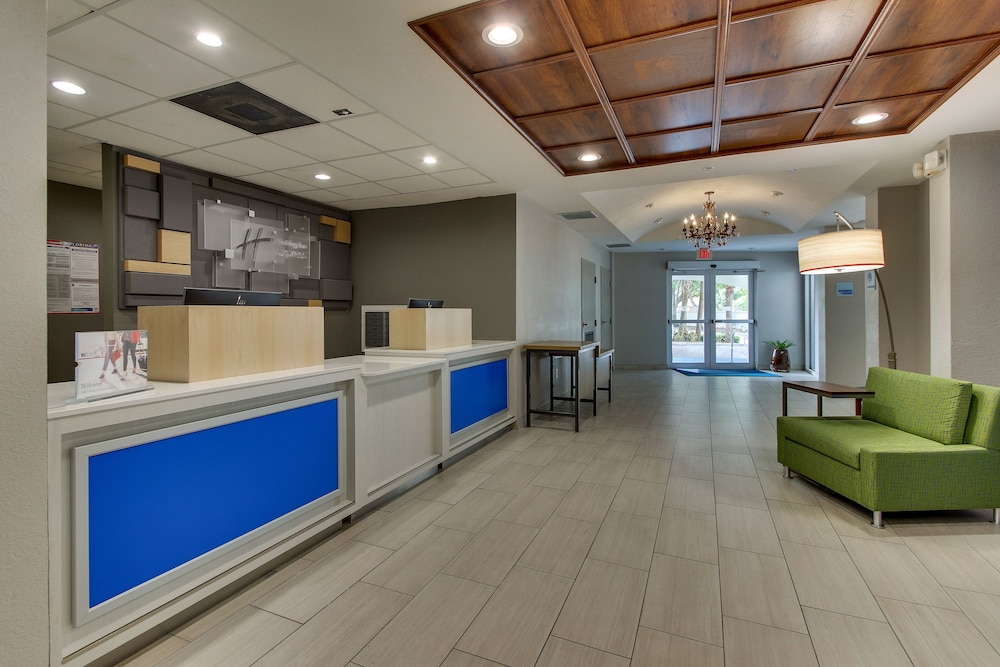 Holiday Inn Express West Palm Beach Metrocentre 8/74
