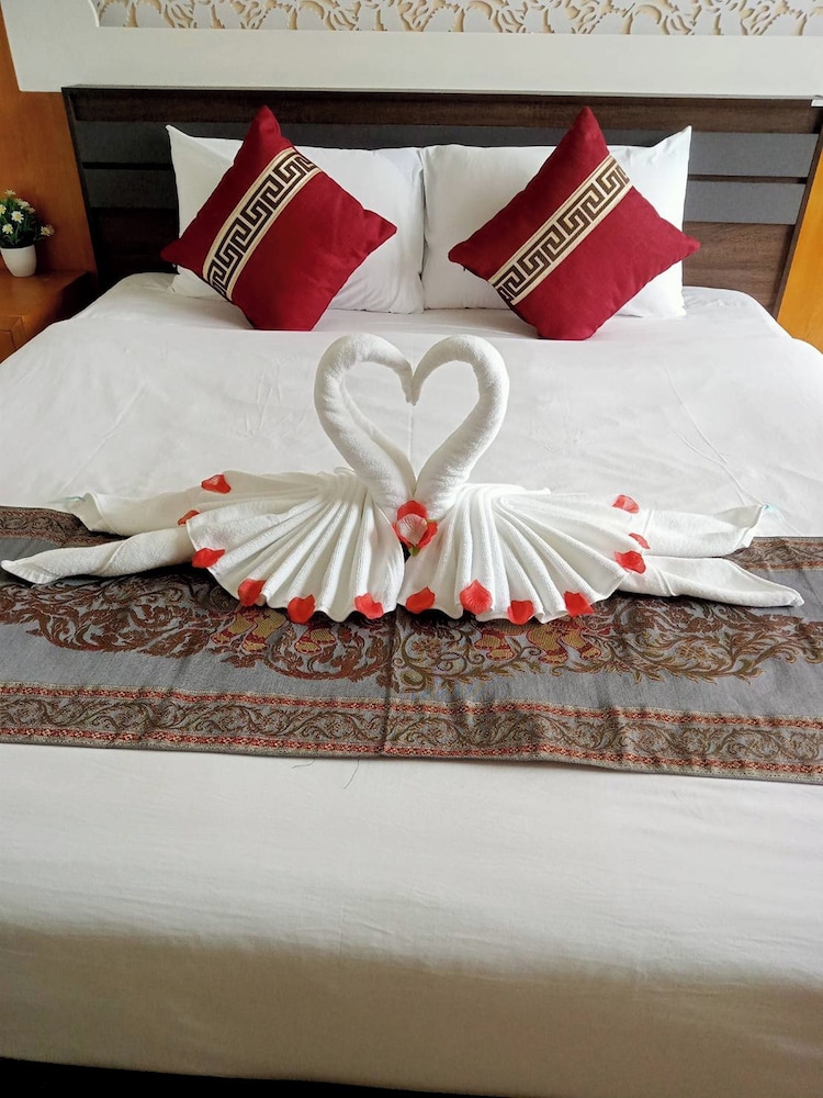 T & C Hotel Patong Beach 24/70