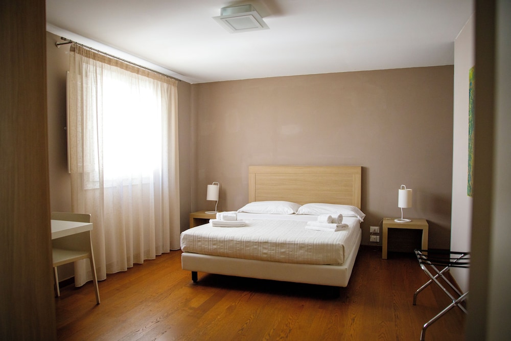 2 BEDROOMS, SUITE