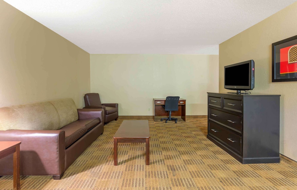 Extended Stay America - Greensboro-Wendover Ave-Big Tree Way 32/54