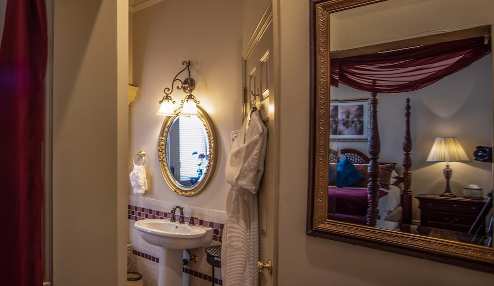 Anniversary Inn - South Temple 18/50
