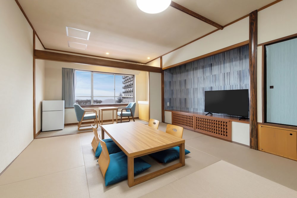 Japanese, 5 Futon Beds, No Bathroom, Tatami