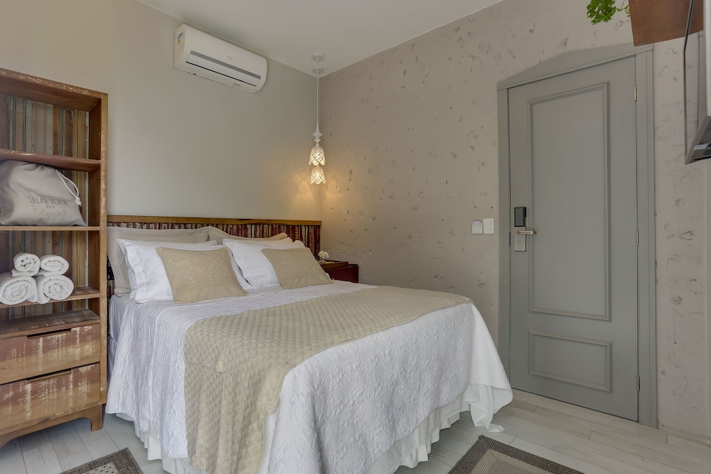 SUPERIOR, DOUBLE BED, BEACH SIDE, PARTIAL SEA VIEW