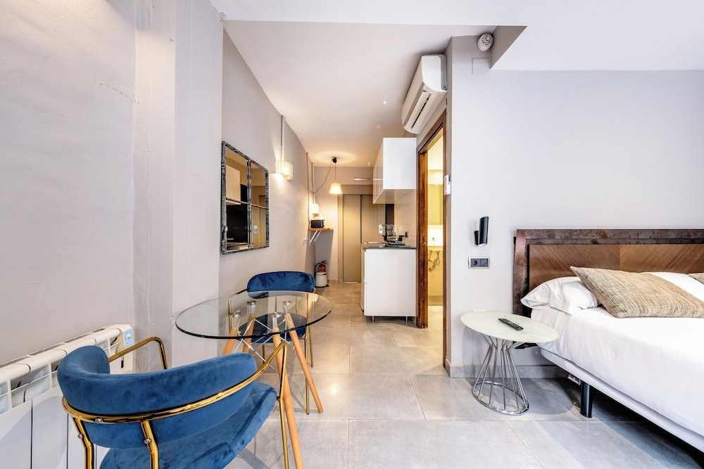 Ainb Picasso Corders Apartments 30/58