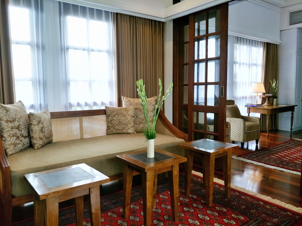 The Colony Hotel 30/59