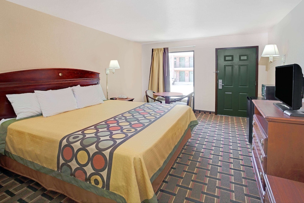 غرفة بسرير كينج للمدخنين، Super 8 by Wyndham Acworth/Atlanta Area GA 2/9