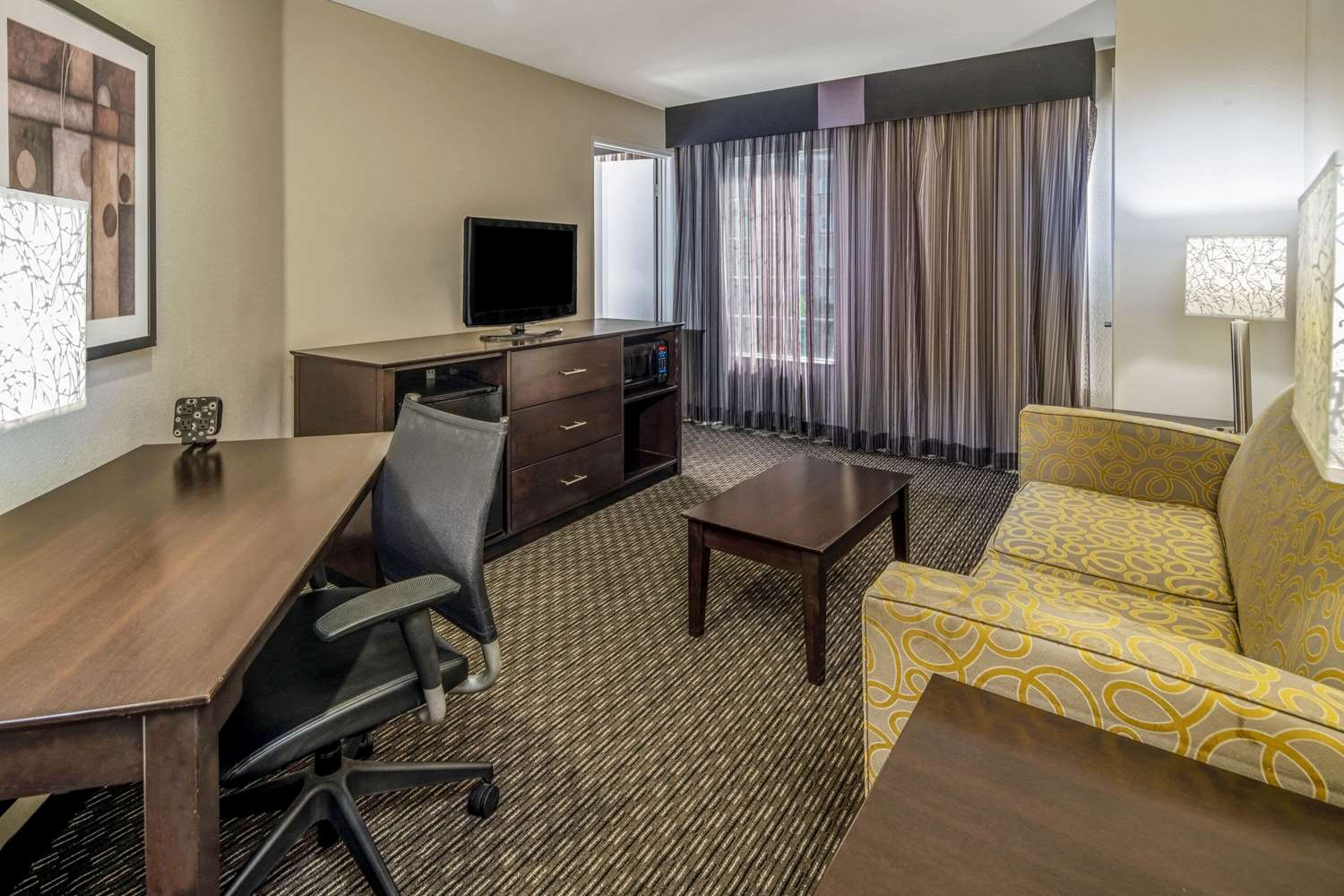 Holiday Inn Express & Suites Anaheim Convention Center Area 39/45
