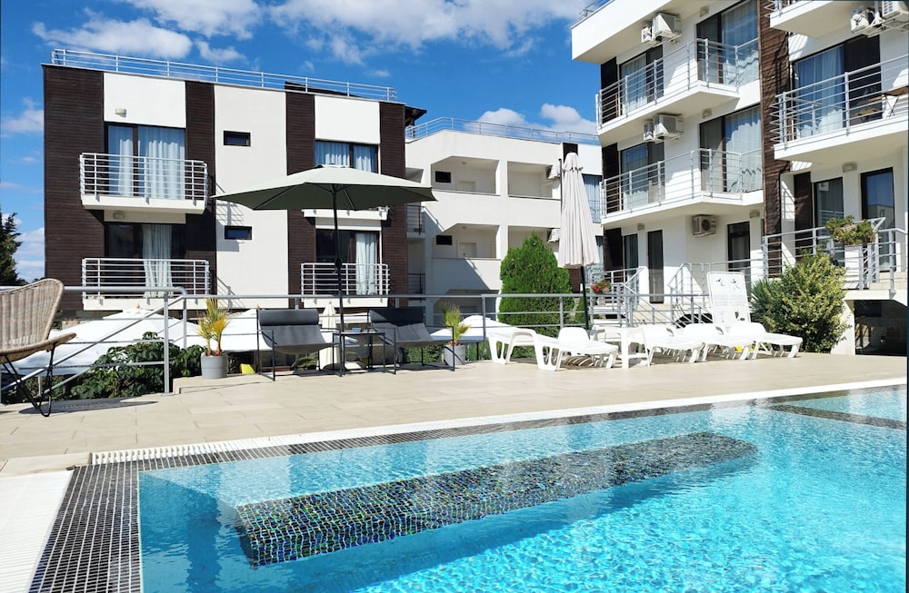 New Line Village Apartments 4/50