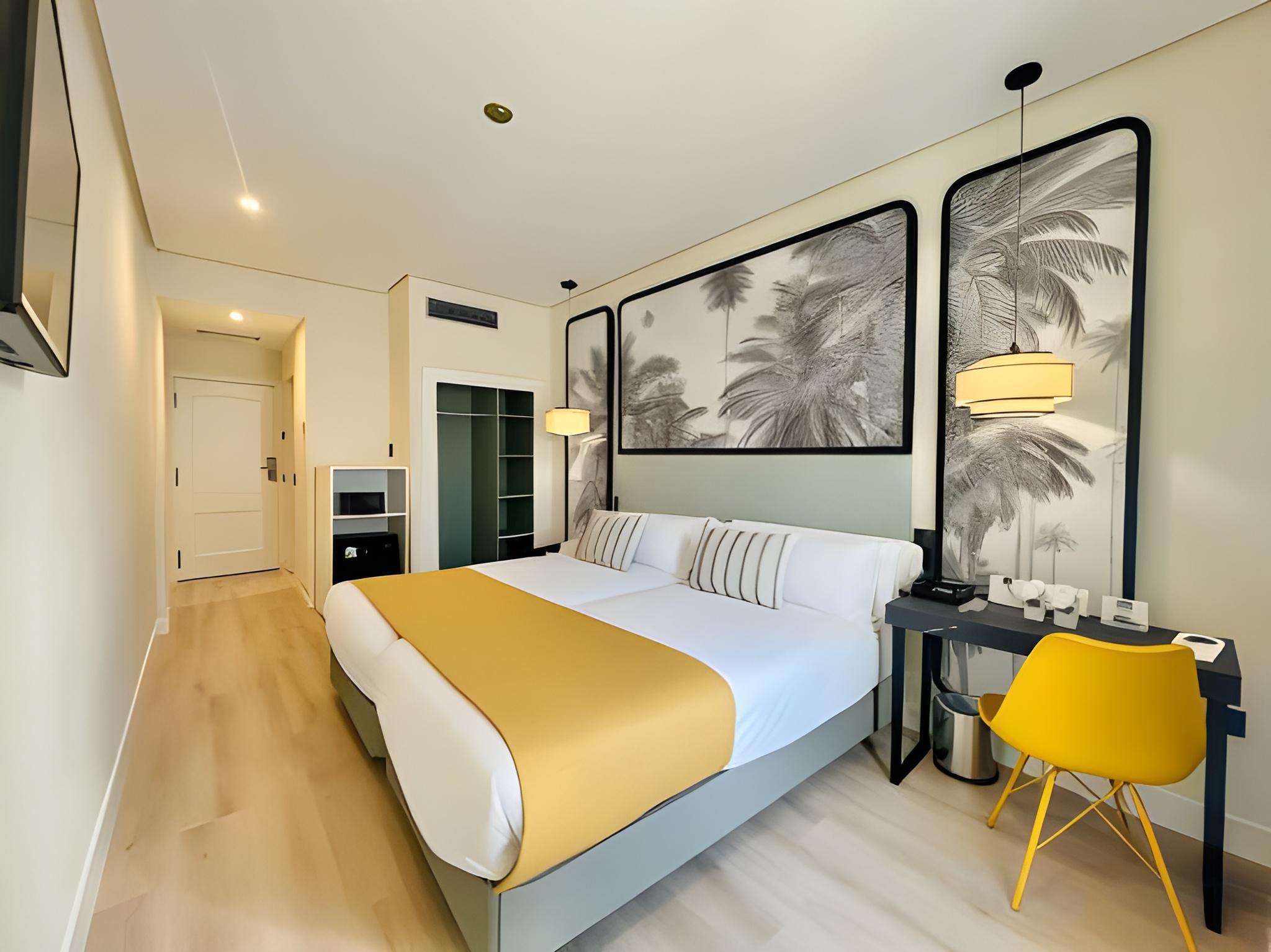 Room, Double or Twin Bed