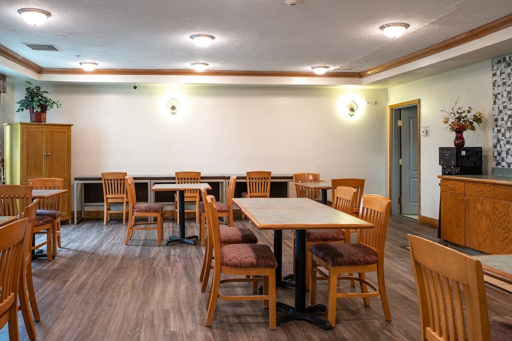 BlissPoint Inn and Suites Marion 32/47