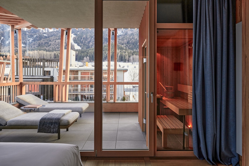 SUMMIT, SUITE, TERRACE