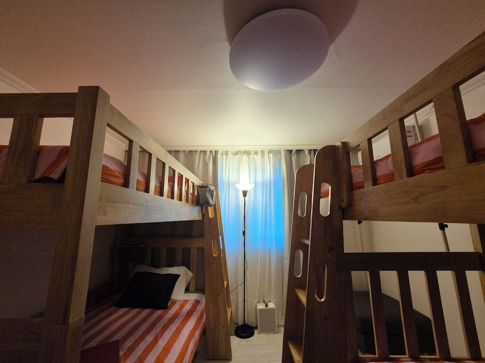 Riverside Guest House 30/45