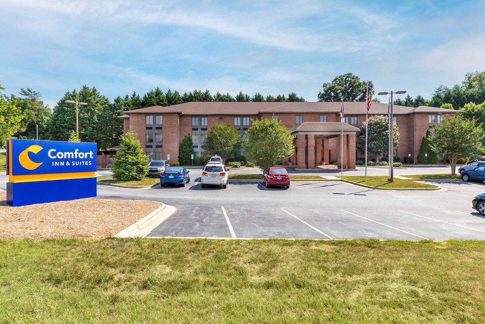 Comfort Inn & Suites Lenoir Hwy 321 Northern Foothills 36/40