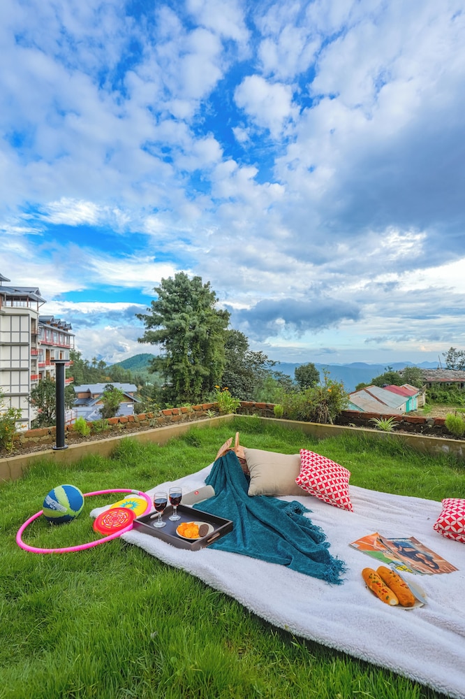Hotel Himalayan Escape 40/50