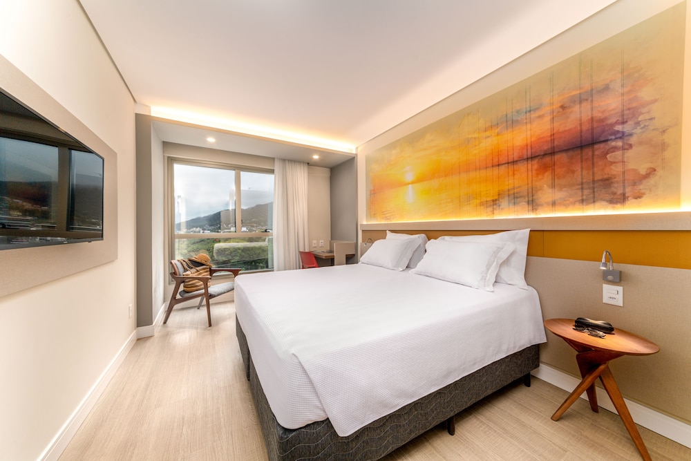 STANDARD, QUEEN BED