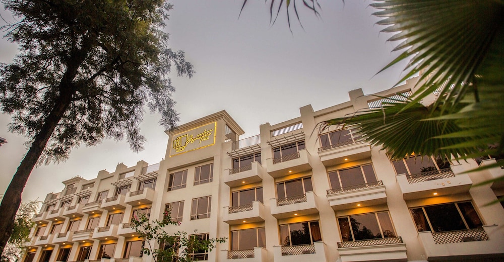 Roomy Signature Hotel in ISLAMABAD