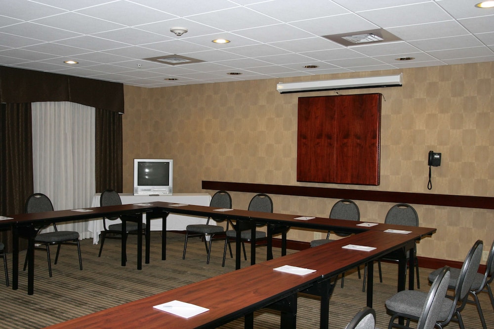 Hampton Inn And Suites Norfolk Airport 37/46