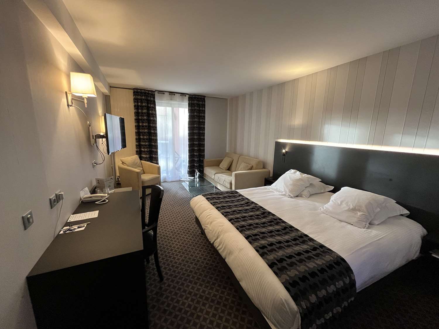 Junior Suite, King Bed, Sofa