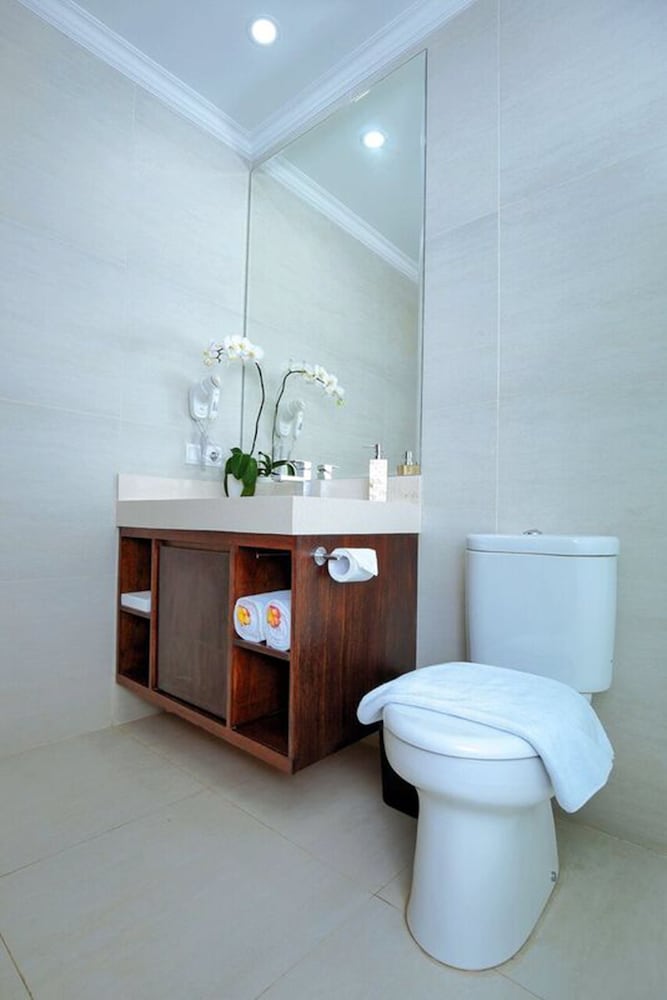 DEWI SRI HOTEL 37/70
