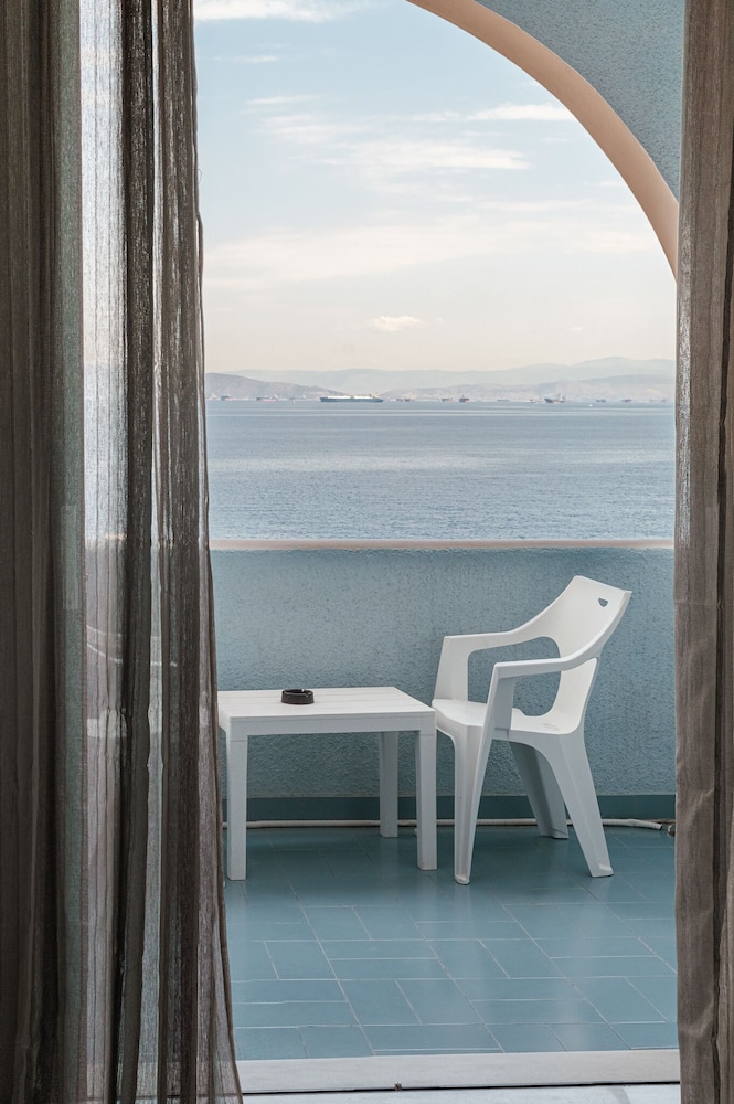 Hotel-Mistral Aegina 42/50