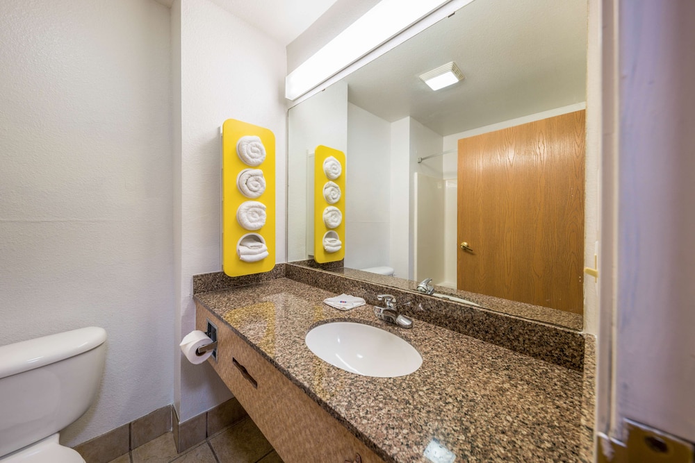 Motel6 Decatur, TX 37/39