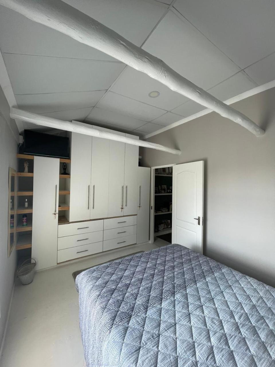 Ladybrand Heritage House 3/50
