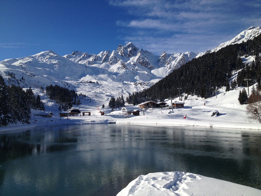 Lake Hotel Courchevel 1850 42/50
