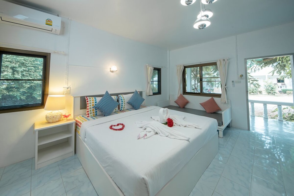Bay Beach Resort 9/50