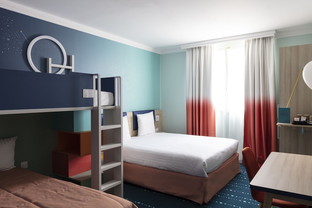 Grand Magic Hotel (ex Magic Circus) 29/86