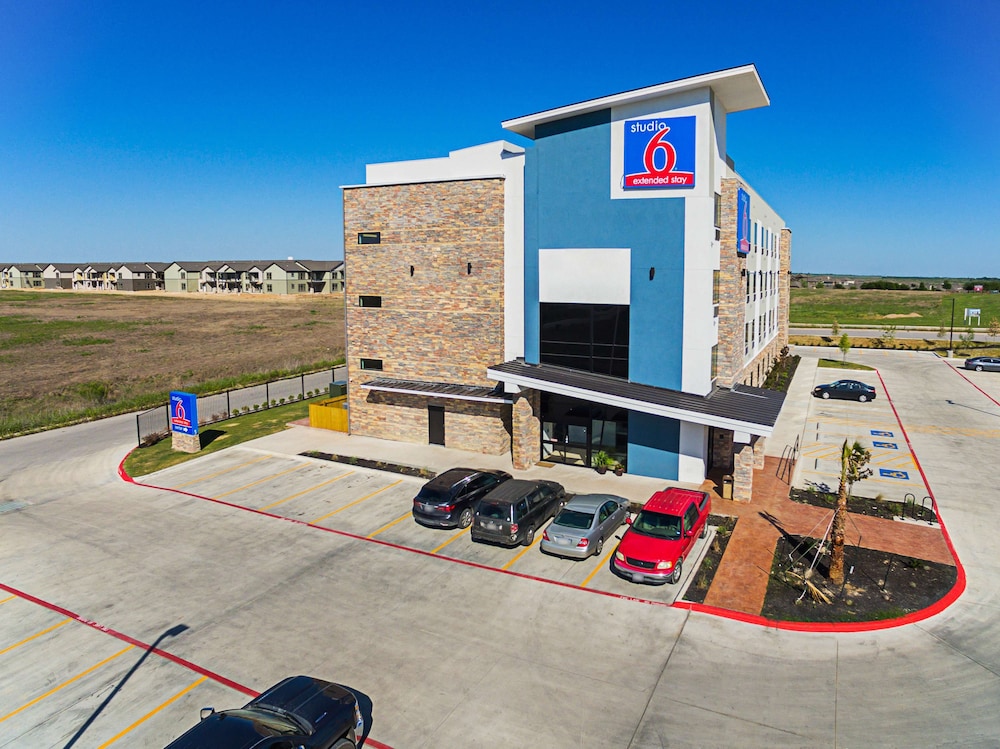 Studio6 Buda, TX 51/63