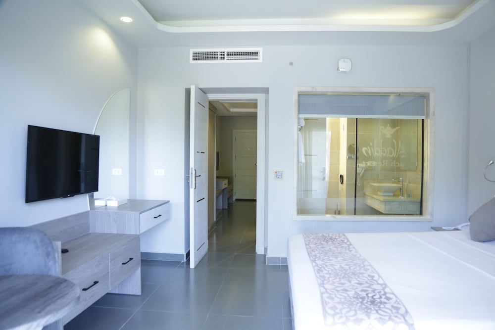 Aladdin Beach Resort 9/33