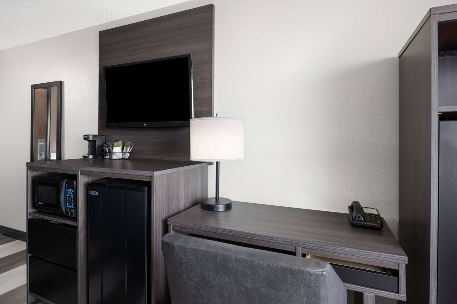 Super 8 by Wyndham Conrad MT 33/41