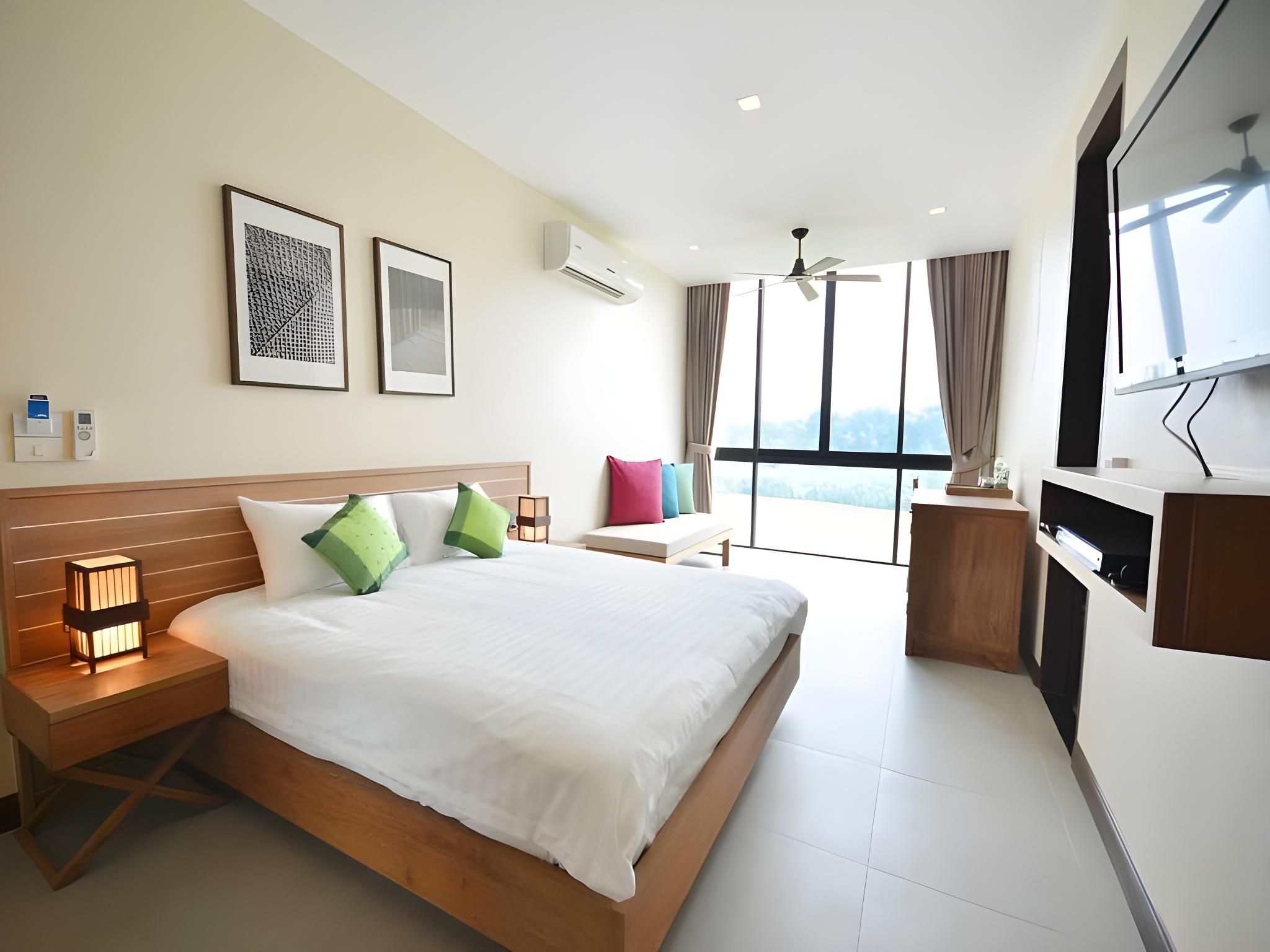 Deluxe, King Bed, River Front