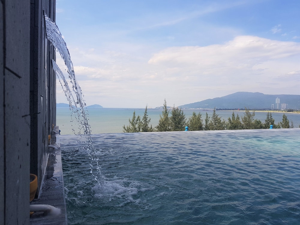 Santori Hotel Danang Bay 66/74