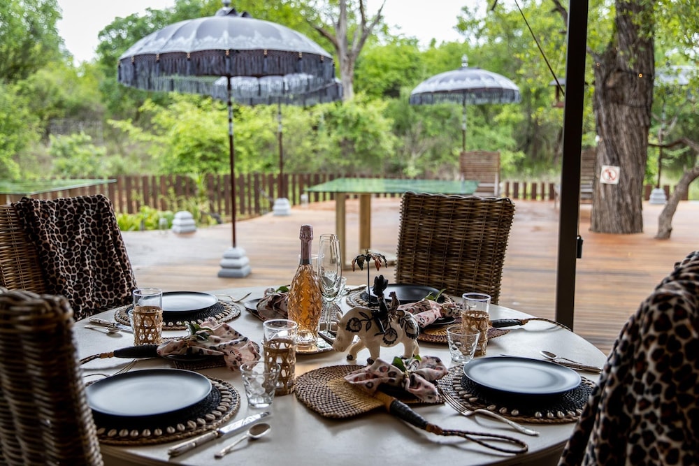Safari Moon Luxury Bush Lodge 36/50
