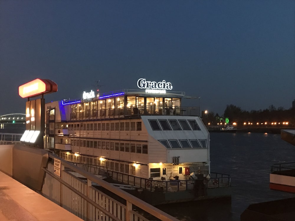Botel Gracia 4/55
