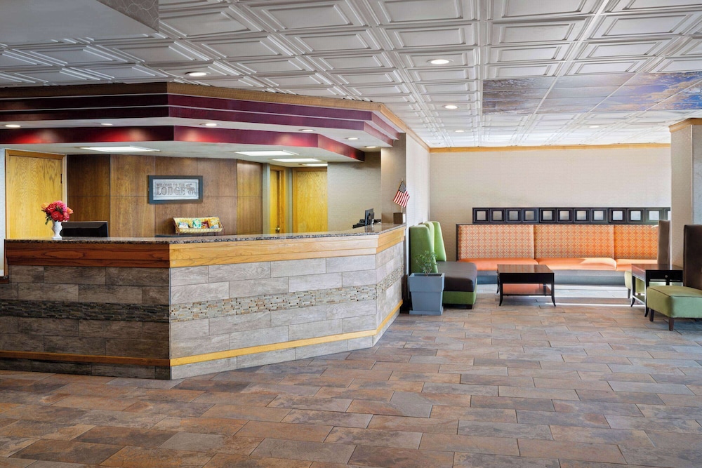 Travelodge by Wyndham Gaylord 12/46