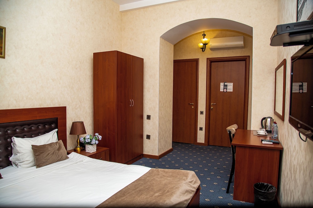 Du Port Hotel 26/81