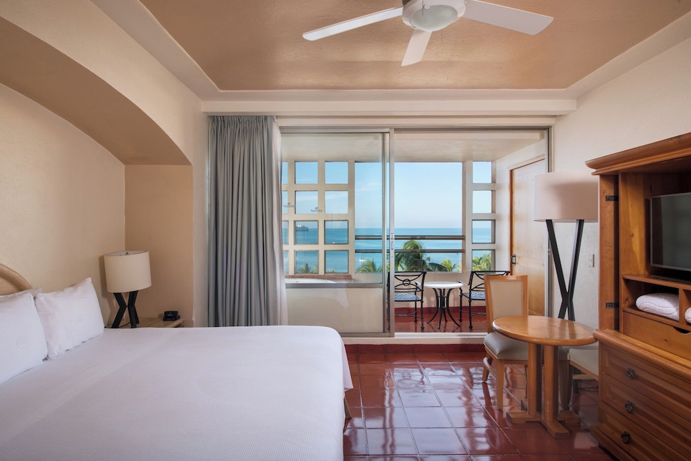CLUB, SUITE, OCEAN VIEW