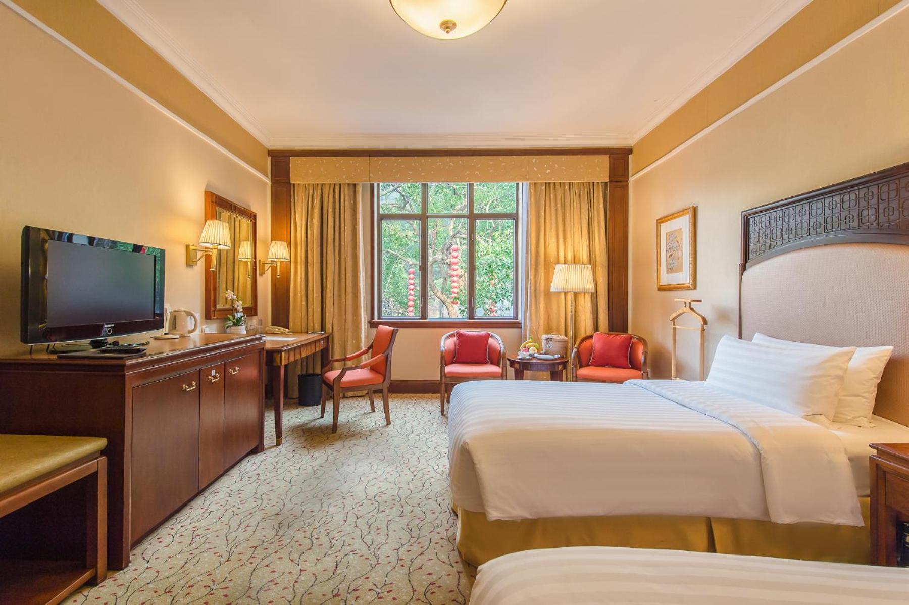 Twin Beds, Hill View