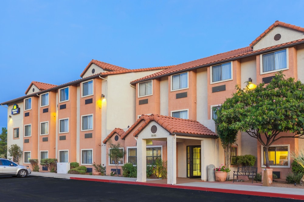 Days Inn By Wyndham Camp Verde Arizona 1/28