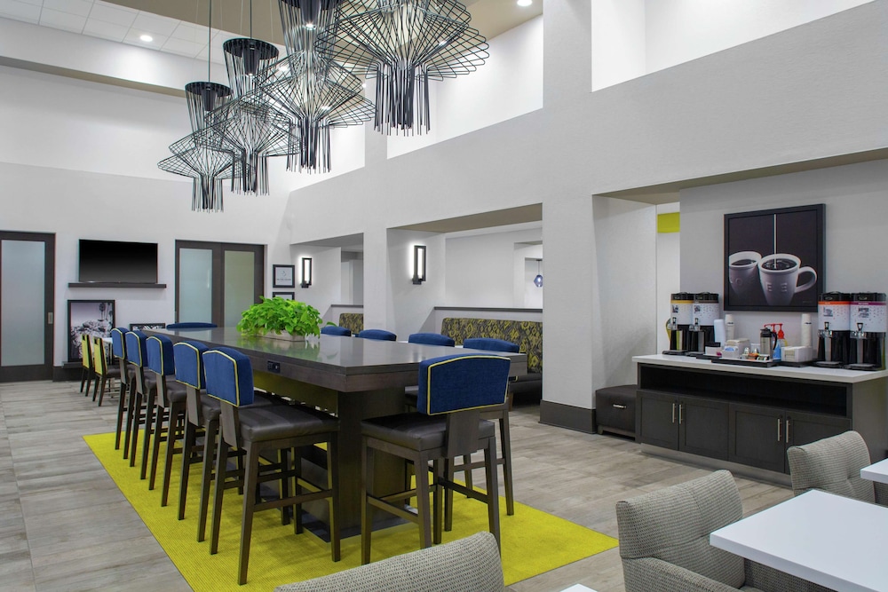 Hampton Inn and Suites Irvine Orange County Airport 49/52